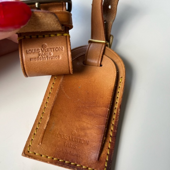 Louis Vuitton Luggage Name Tag with LV Buckled Poignet Vechetta Leather Cuff - Picture 3 of 7